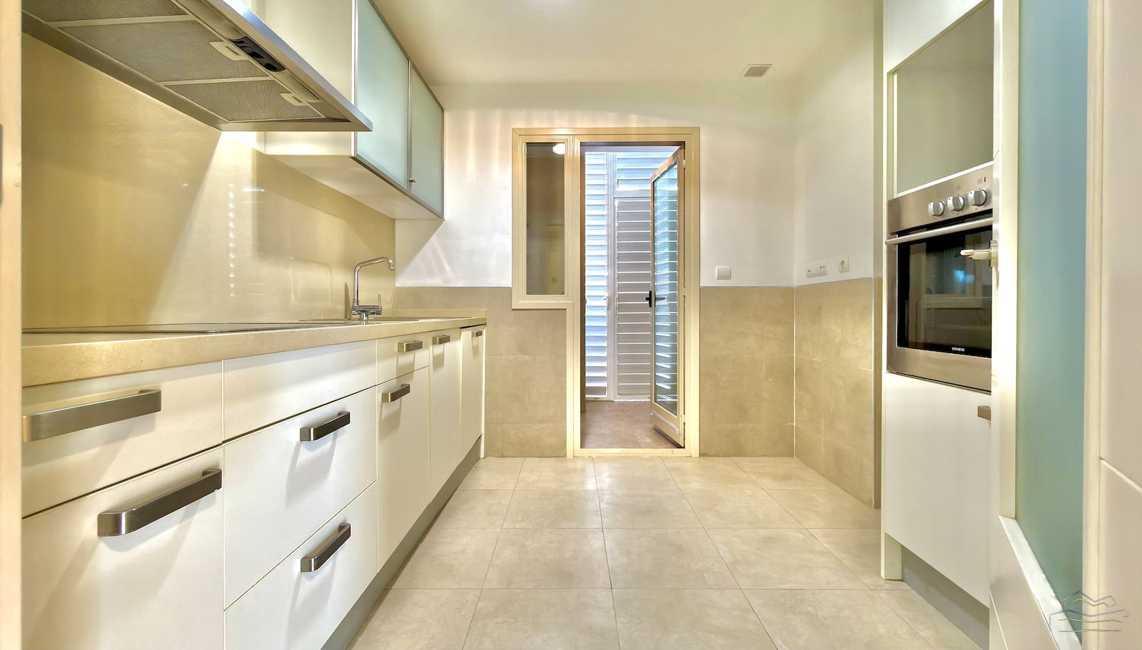Appartement te koop in de voorkant van het Arenal strand in Javea