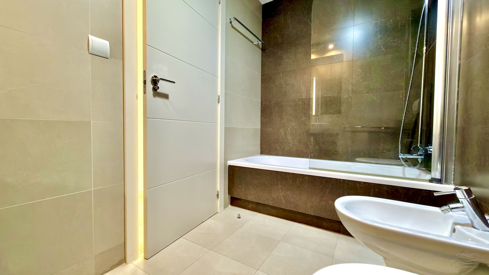 Appartement te koop in de voorkant van het Arenal strand in Javea