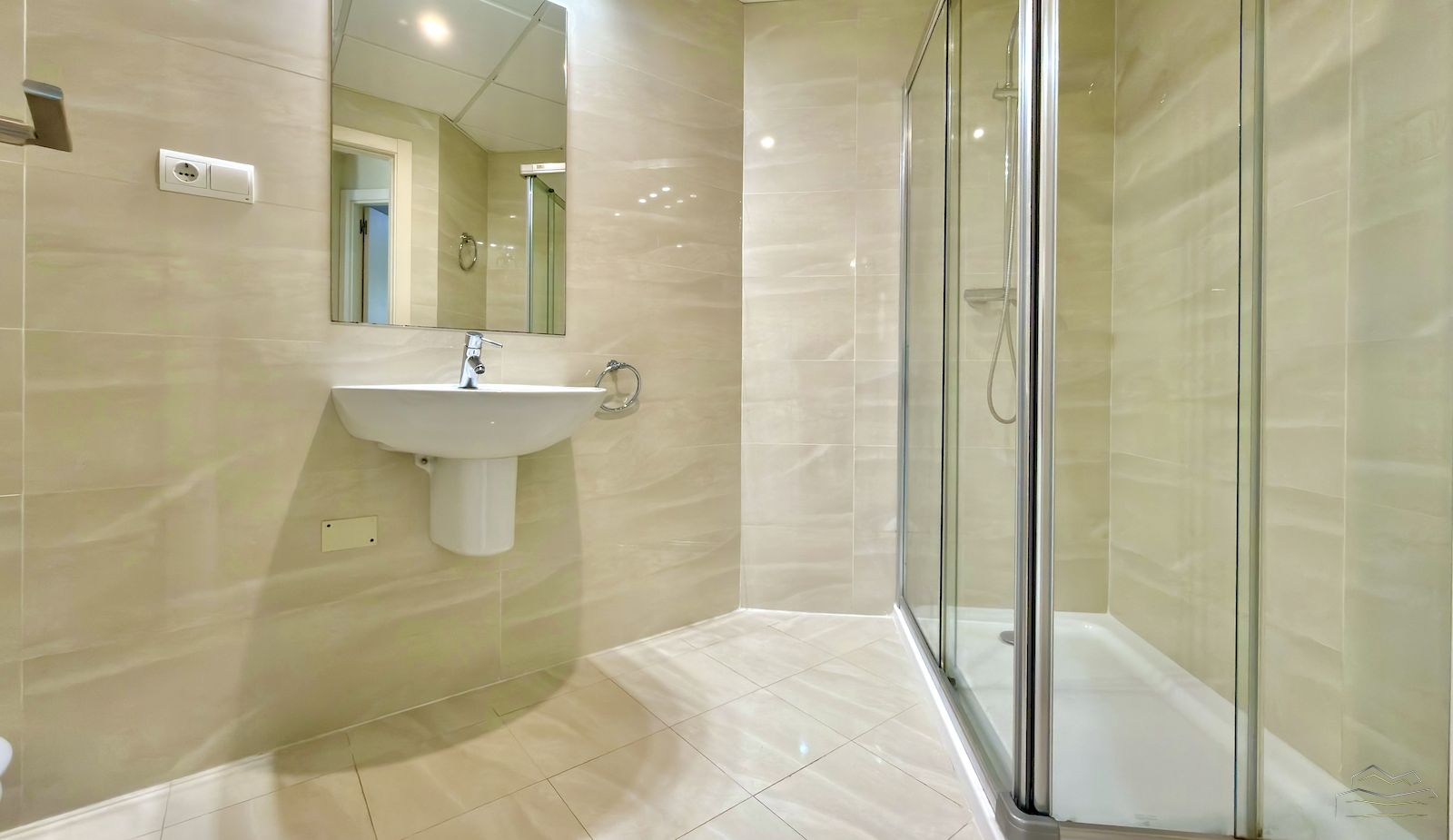Appartement te koop in de voorkant van het Arenal strand in Javea