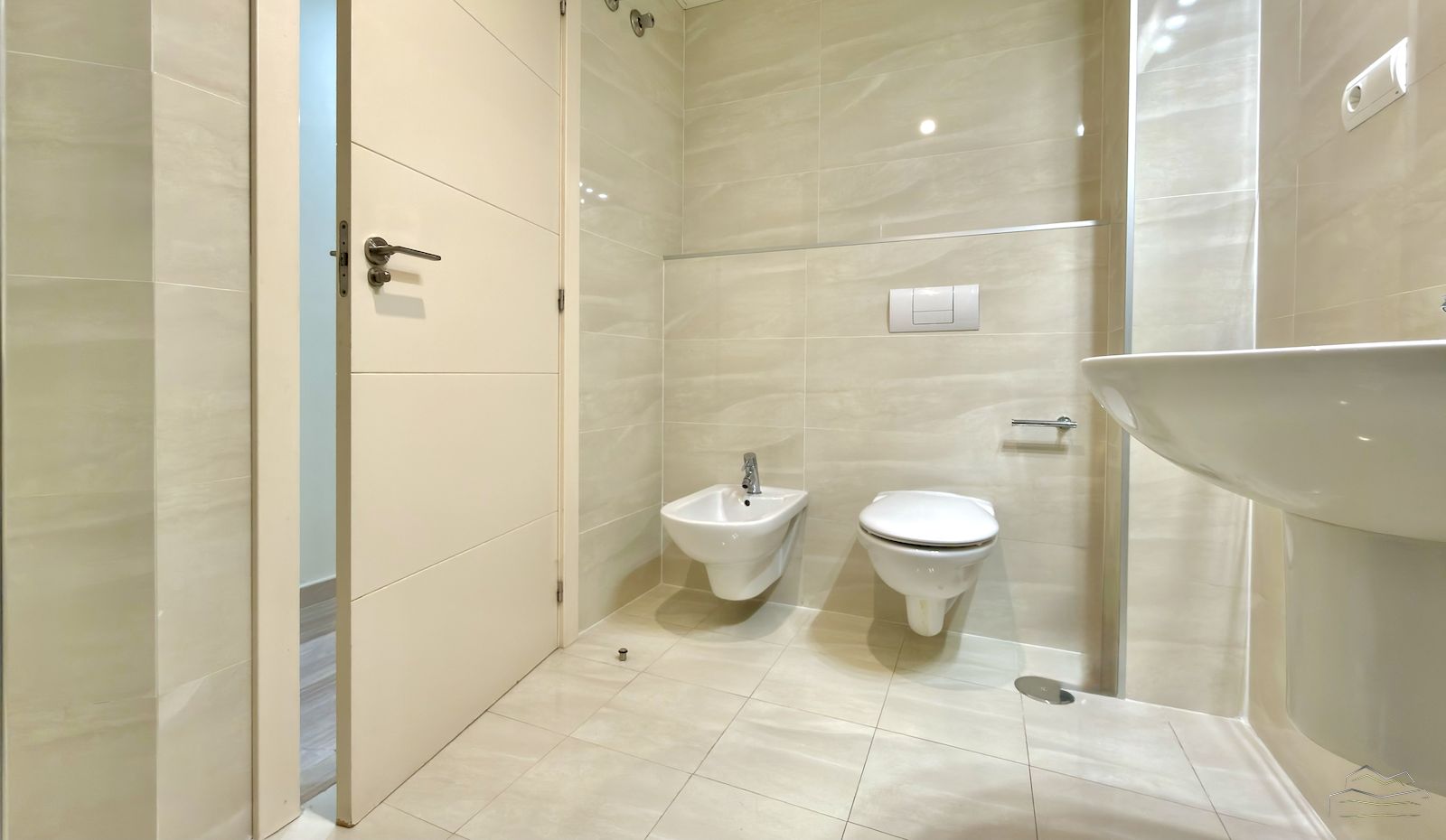 Appartement te koop in de voorkant van het Arenal strand in Javea