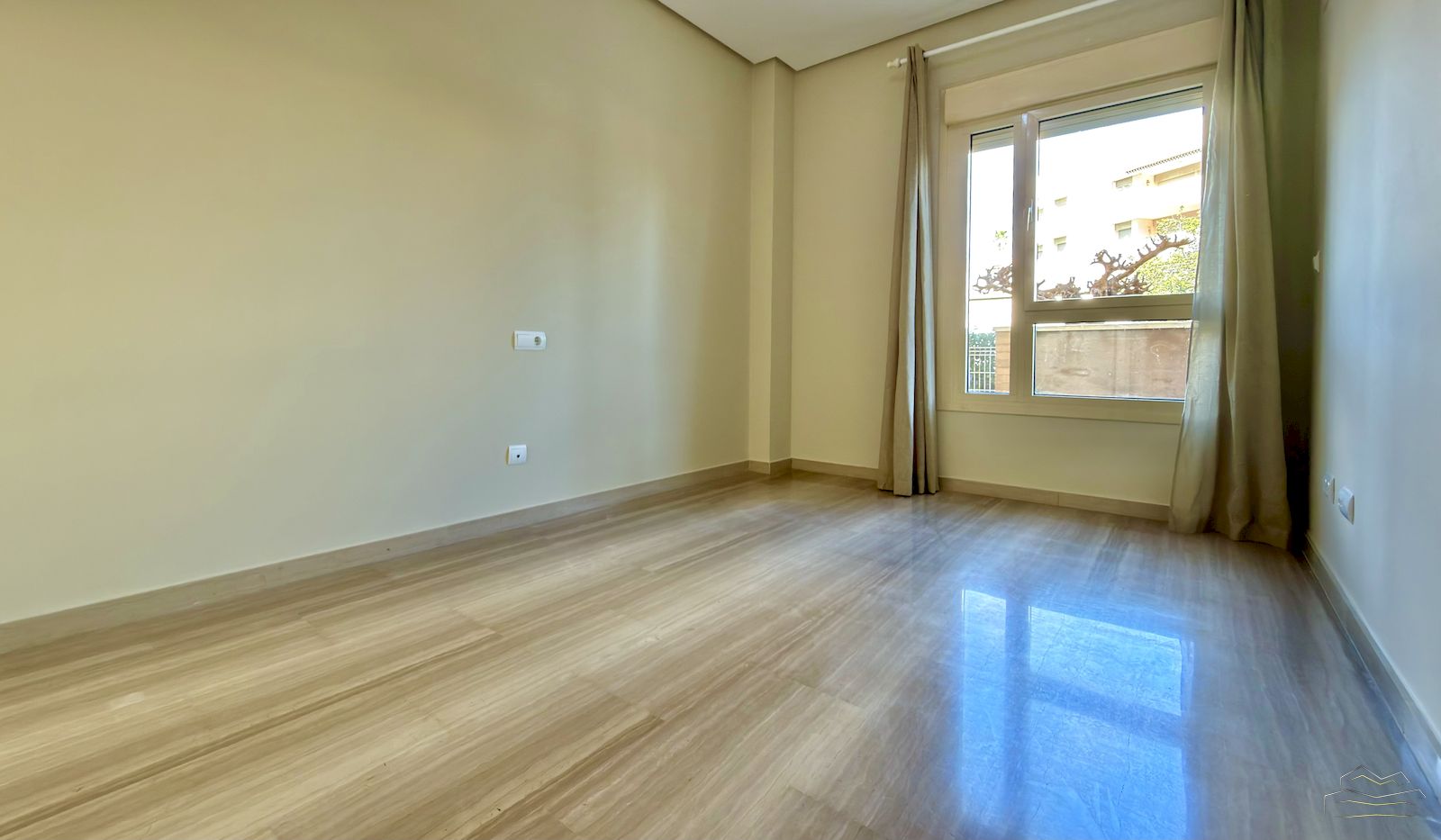 Appartement te koop in de voorkant van het Arenal strand in Javea