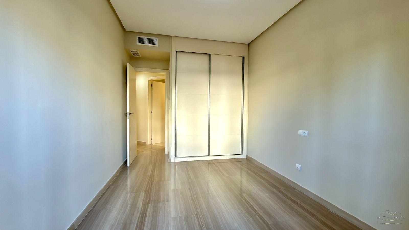 Appartement te koop in de voorkant van het Arenal strand in Javea