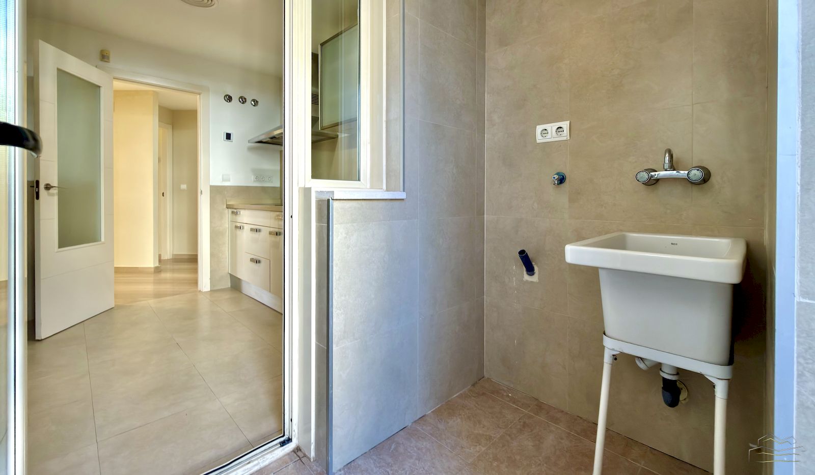 Appartement te koop in de voorkant van het Arenal strand in Javea