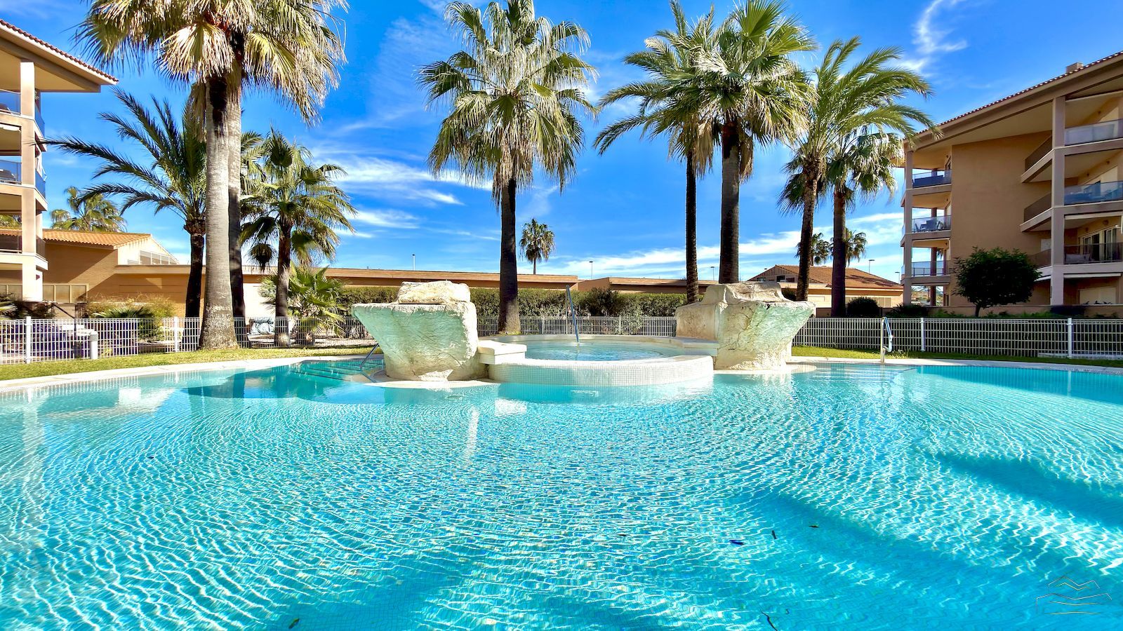 Appartement te koop in de voorkant van het Arenal strand in Javea