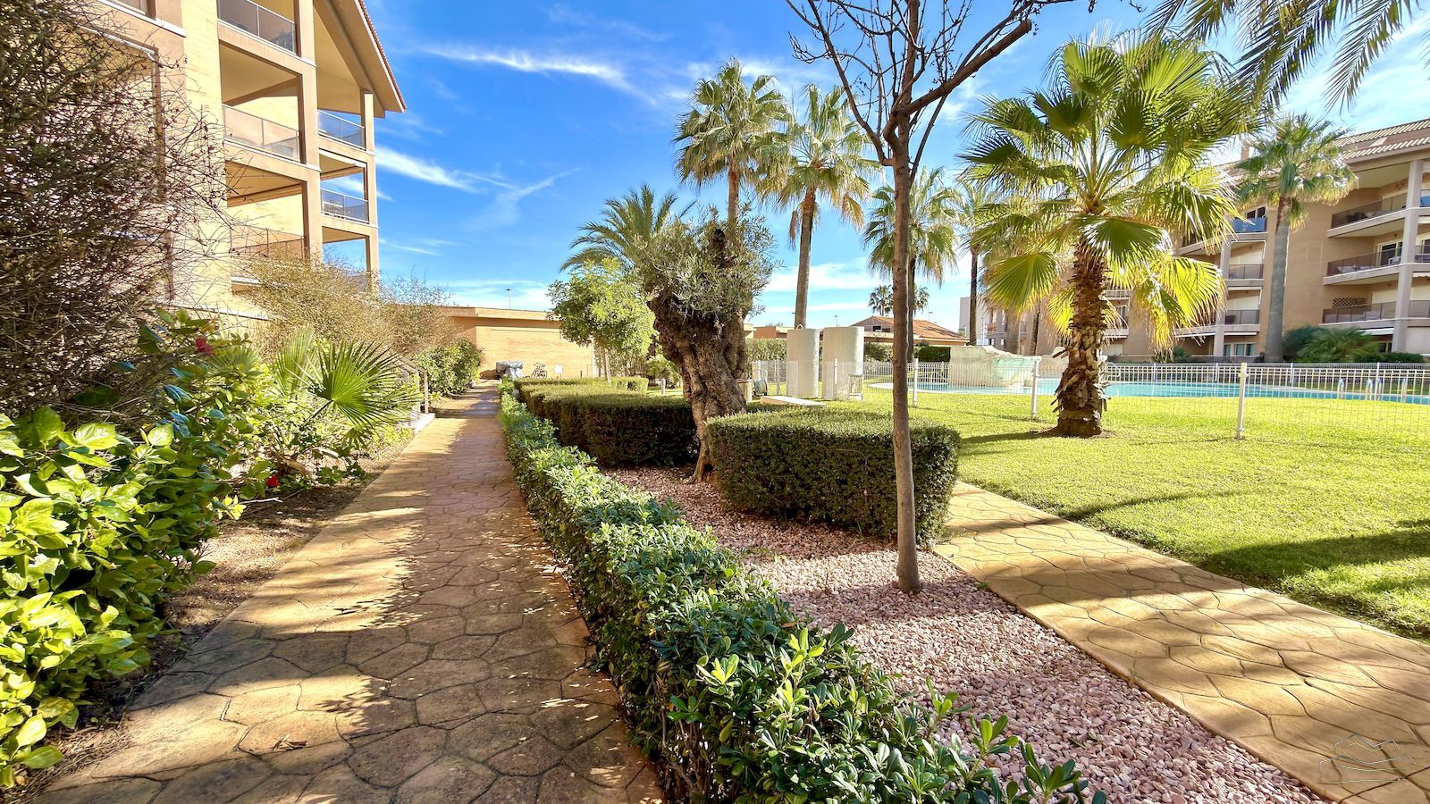 Appartement te koop in de voorkant van het Arenal strand in Javea