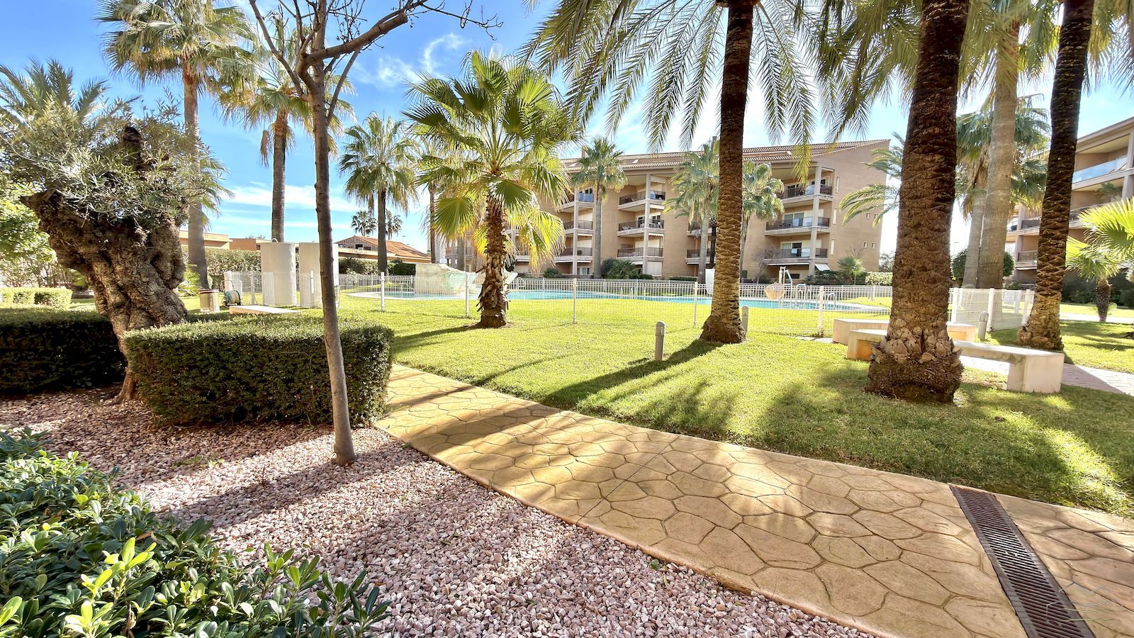Appartement te koop in de voorkant van het Arenal strand in Javea