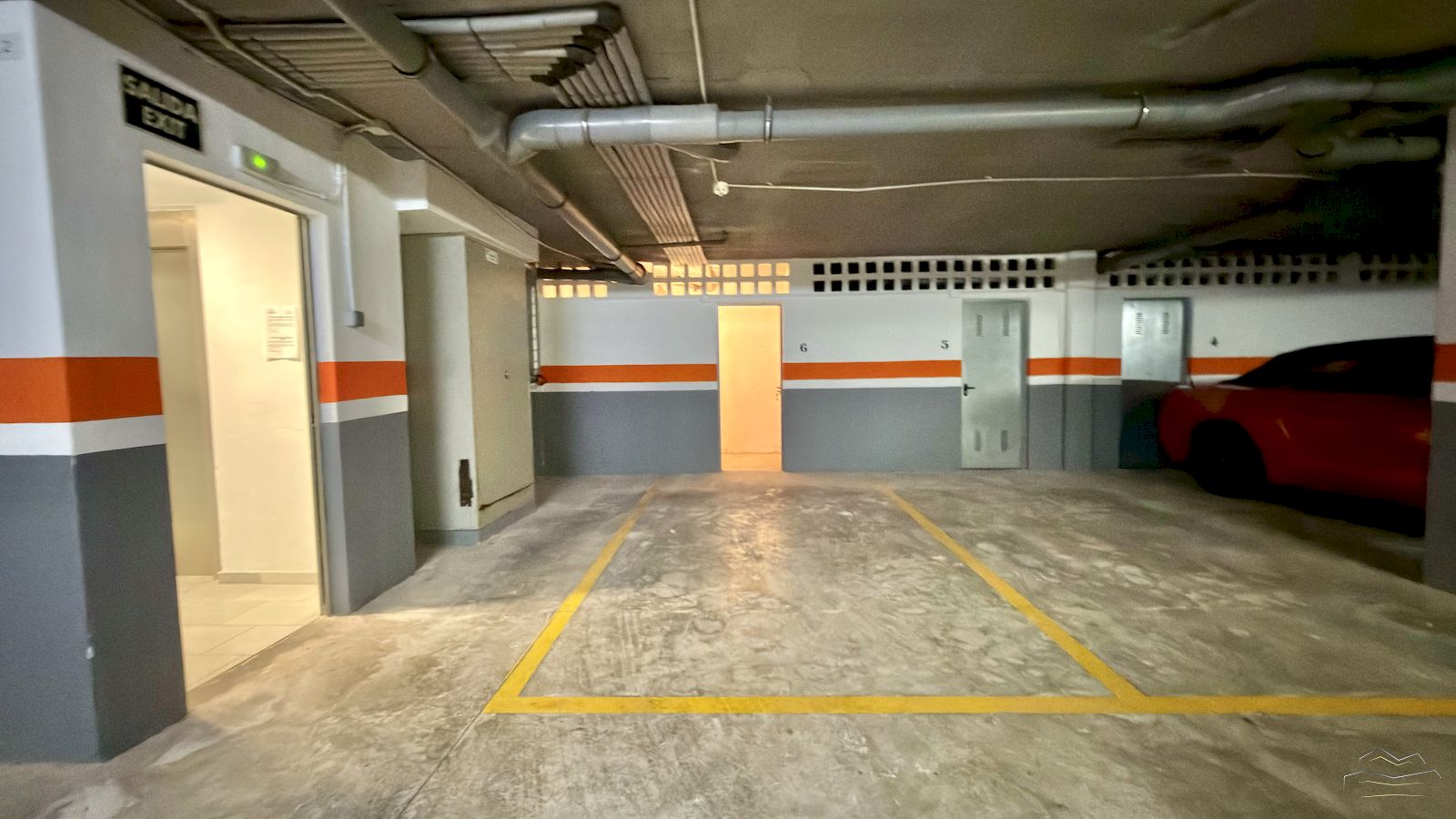 Appartement te koop in de voorkant van het Arenal strand in Javea