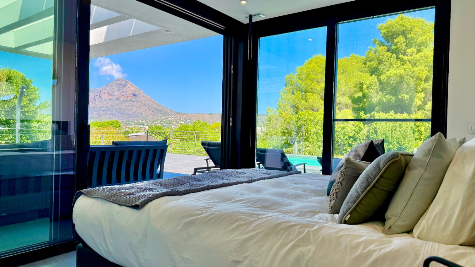 Luxe villa te koop in Puerta Fenicia met indrukwekkend uitzicht op de Montgo