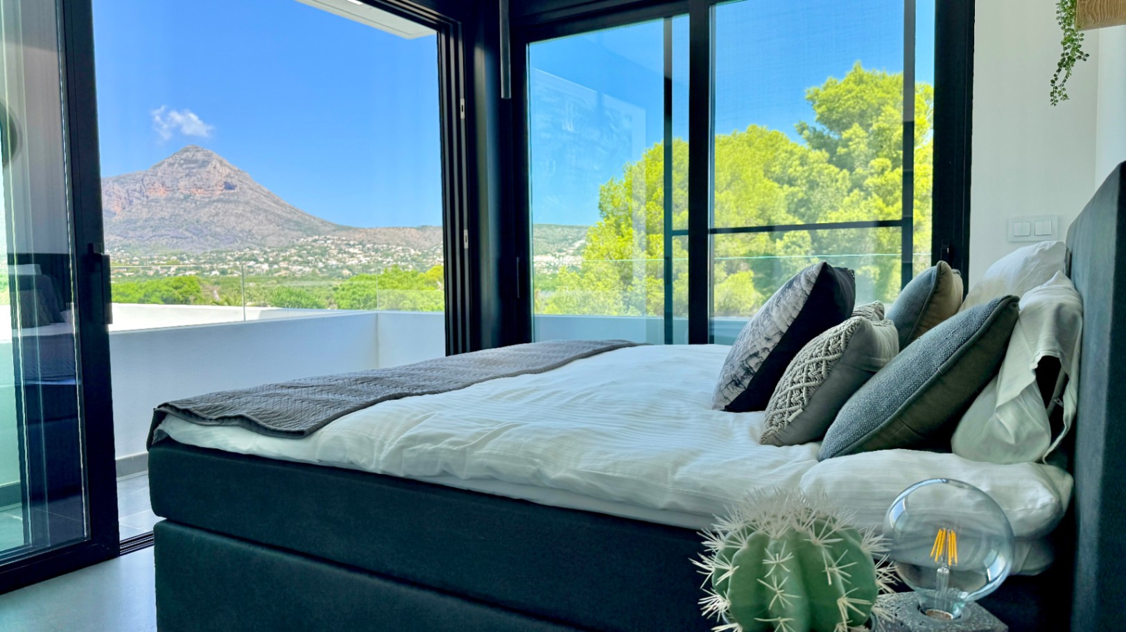 Luxe villa te koop in Puerta Fenicia met indrukwekkend uitzicht op de Montgo