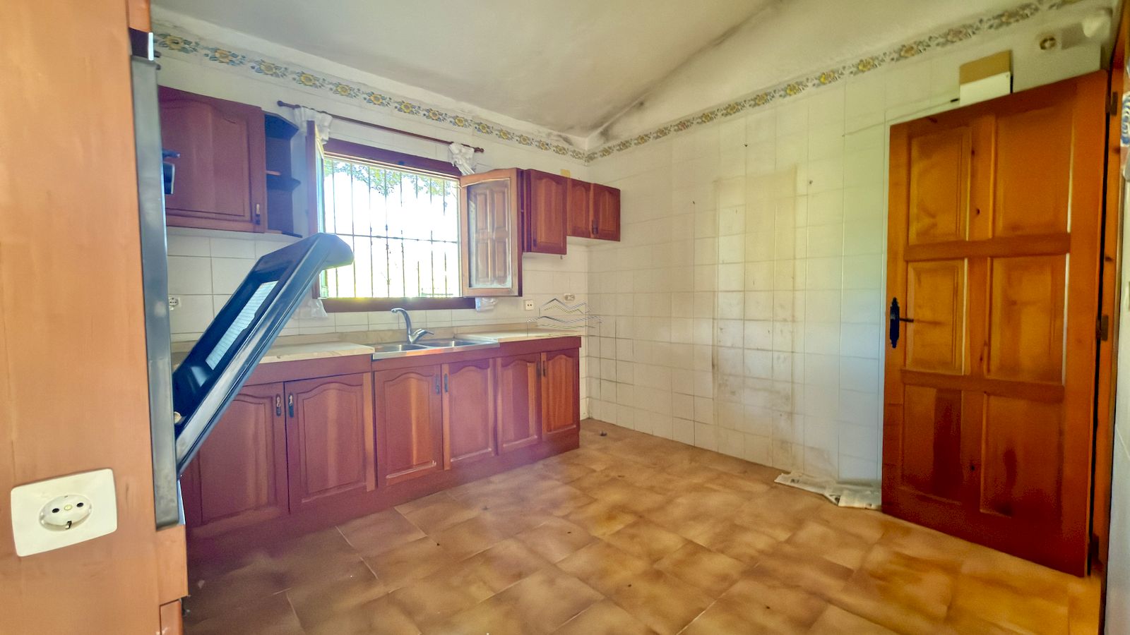 Chalet te renoveren te koop in El Tosalet van Javea