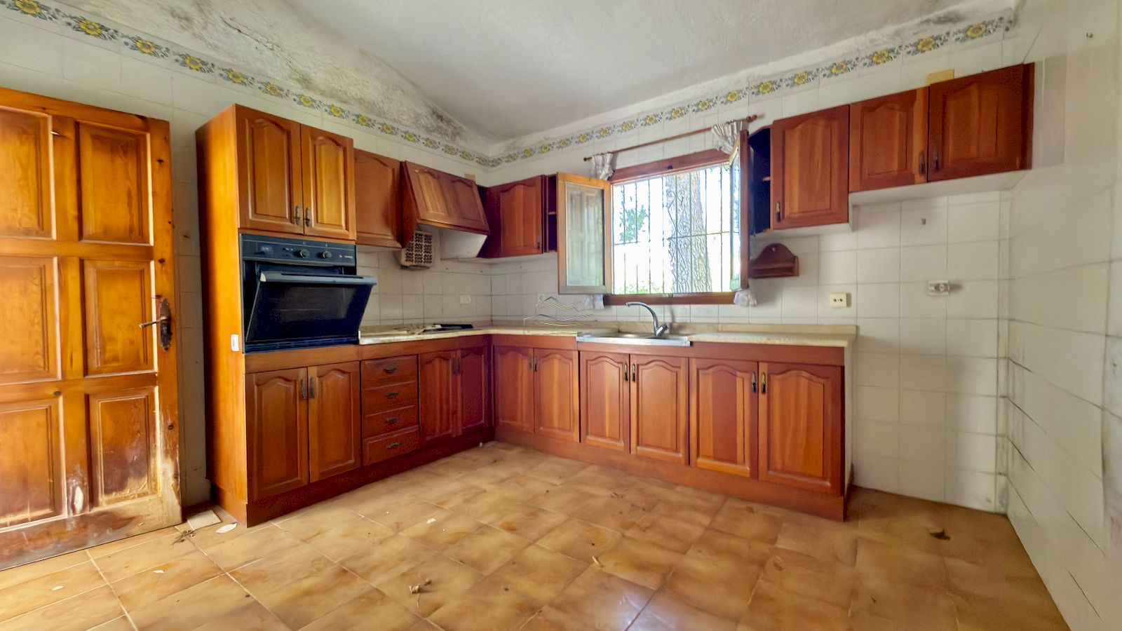 Chalet te renoveren te koop in El Tosalet van Javea