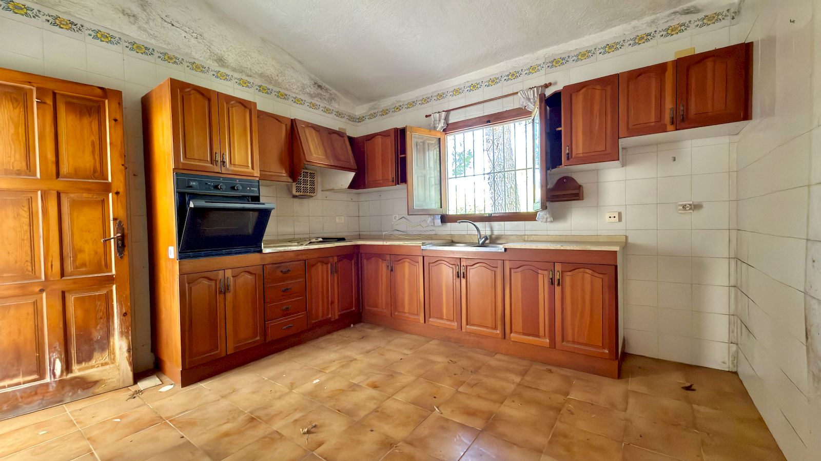 Chalet te renoveren te koop in El Tosalet van Javea