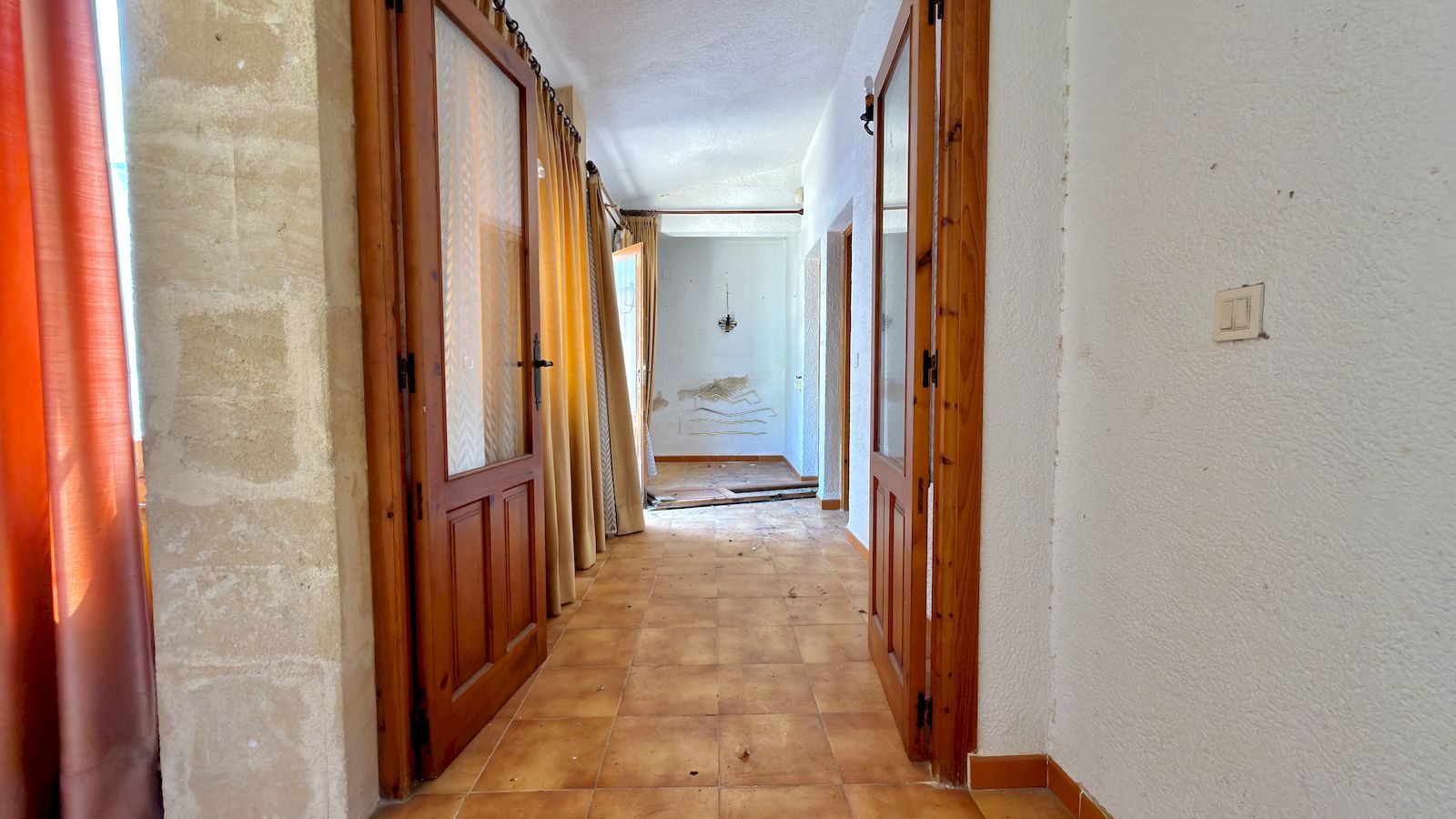Chalet te renoveren te koop in El Tosalet van Javea