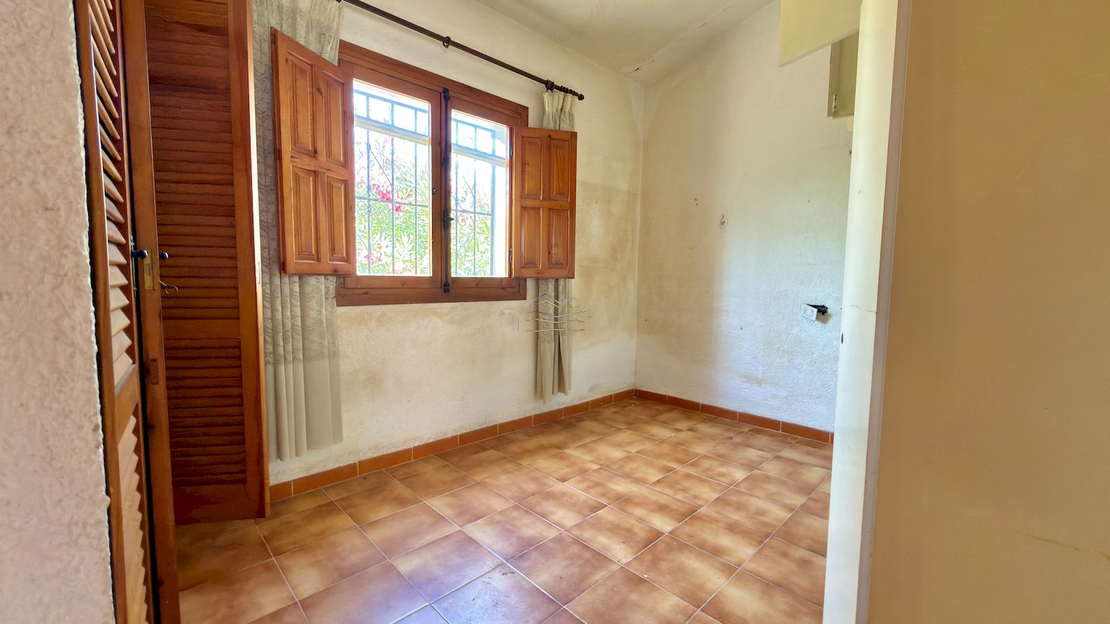 Chalet te renoveren te koop in El Tosalet van Javea
