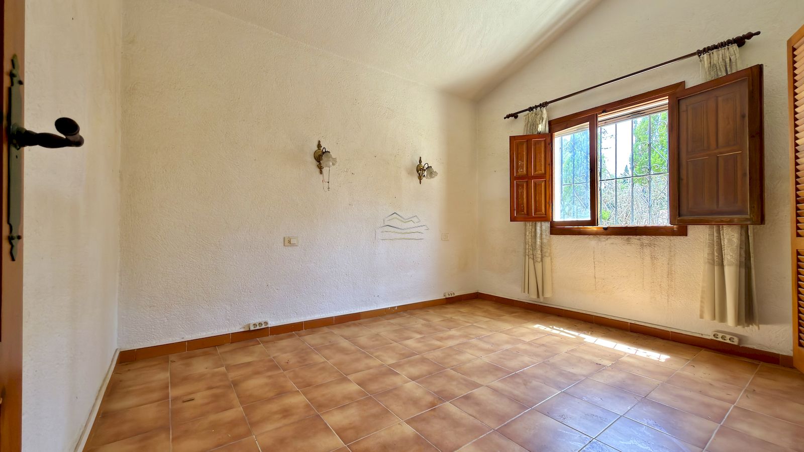 Chalet te renoveren te koop in El Tosalet van Javea