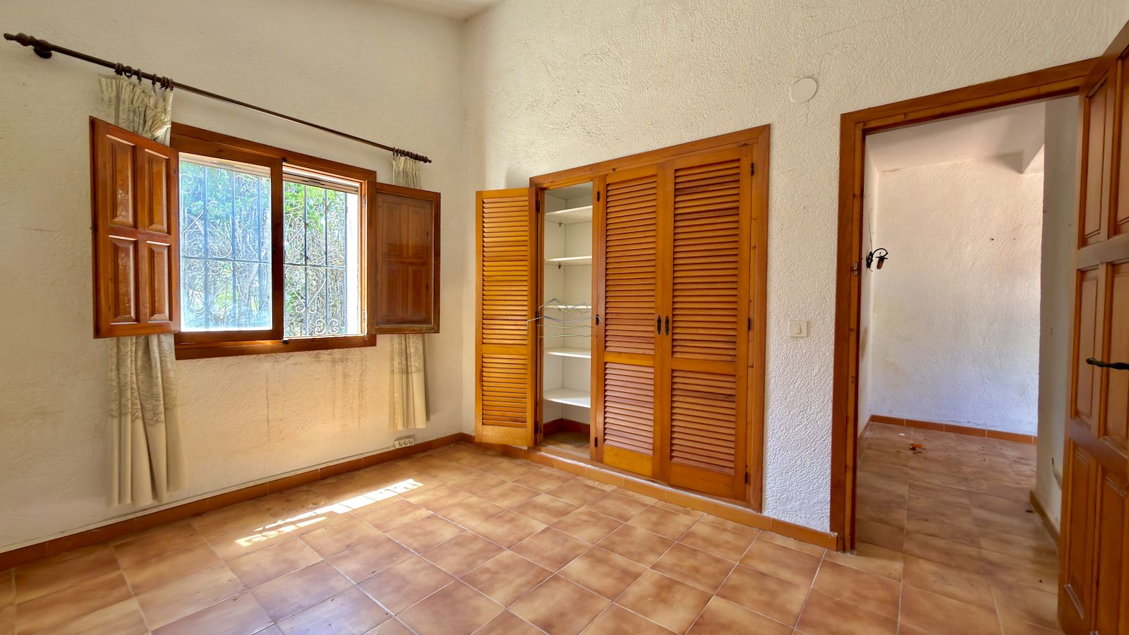 Chalet te renoveren te koop in El Tosalet van Javea