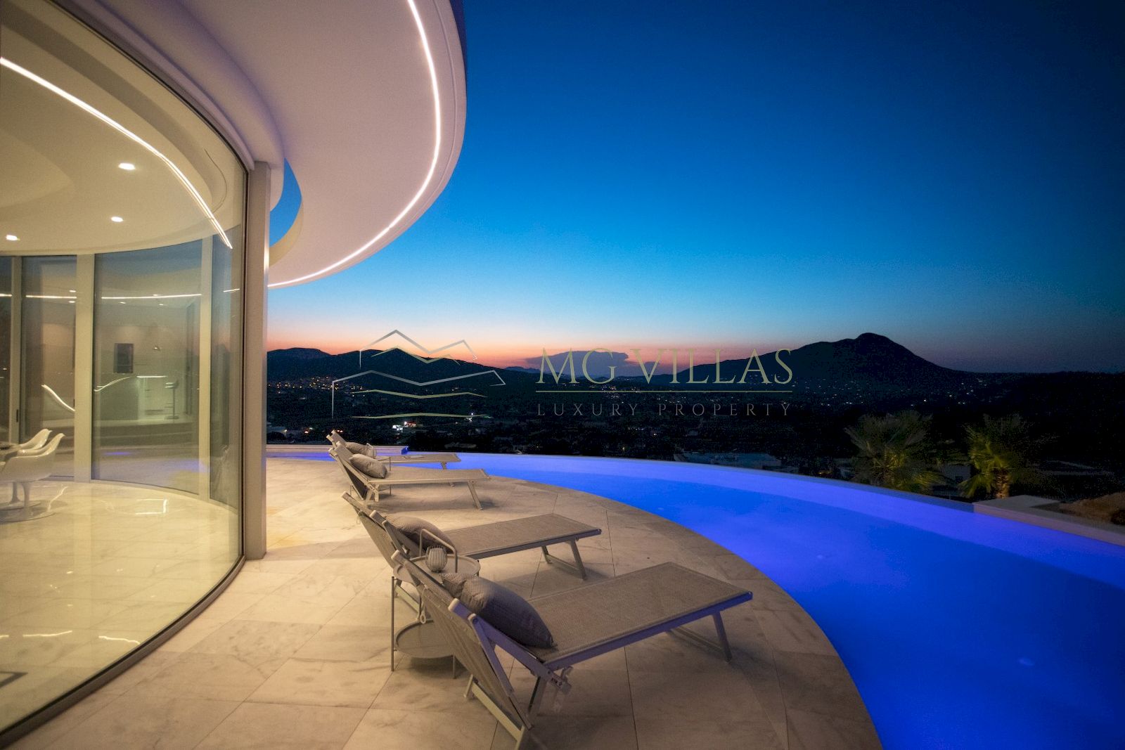 Luxe villa te koop met uitzicht op zee in Jávea