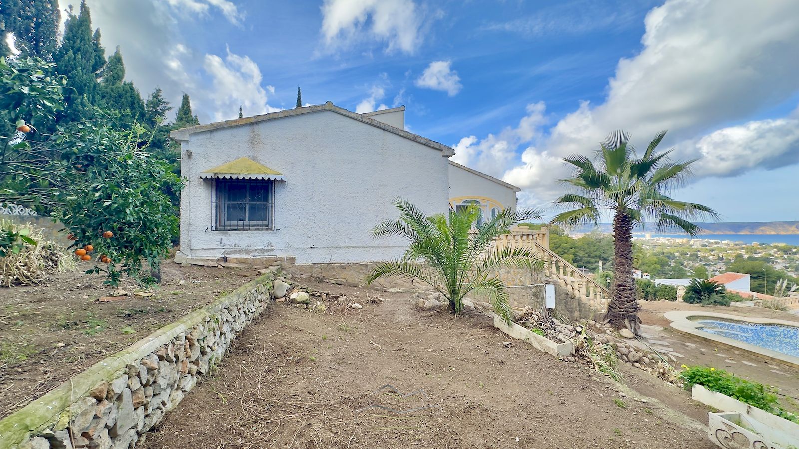 Villa te koop om te renoveren met zeezicht in Javea