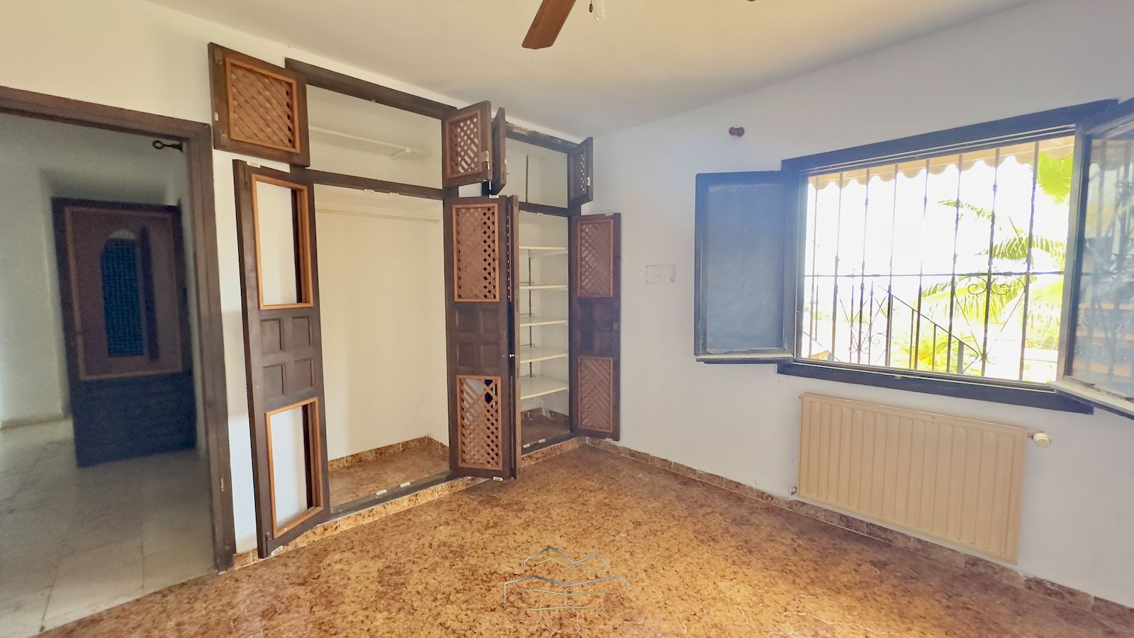 Villa te koop om te renoveren met zeezicht in Javea