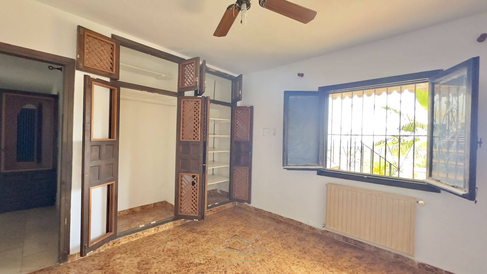 Villa te koop om te renoveren met zeezicht in Javea