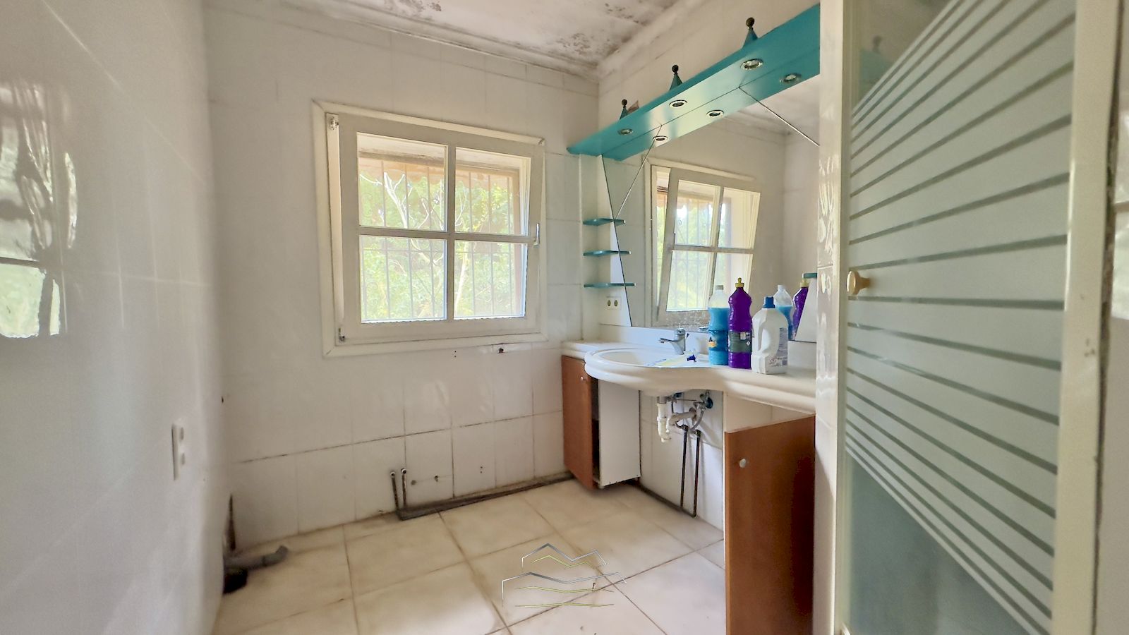Villa te koop om te renoveren met zeezicht in Javea