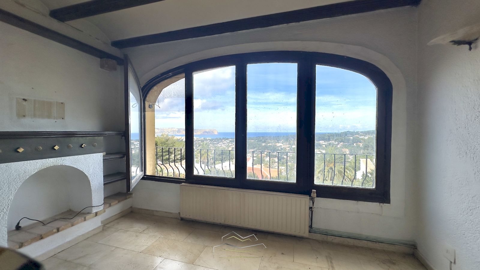 Villa te koop om te renoveren met zeezicht in Javea