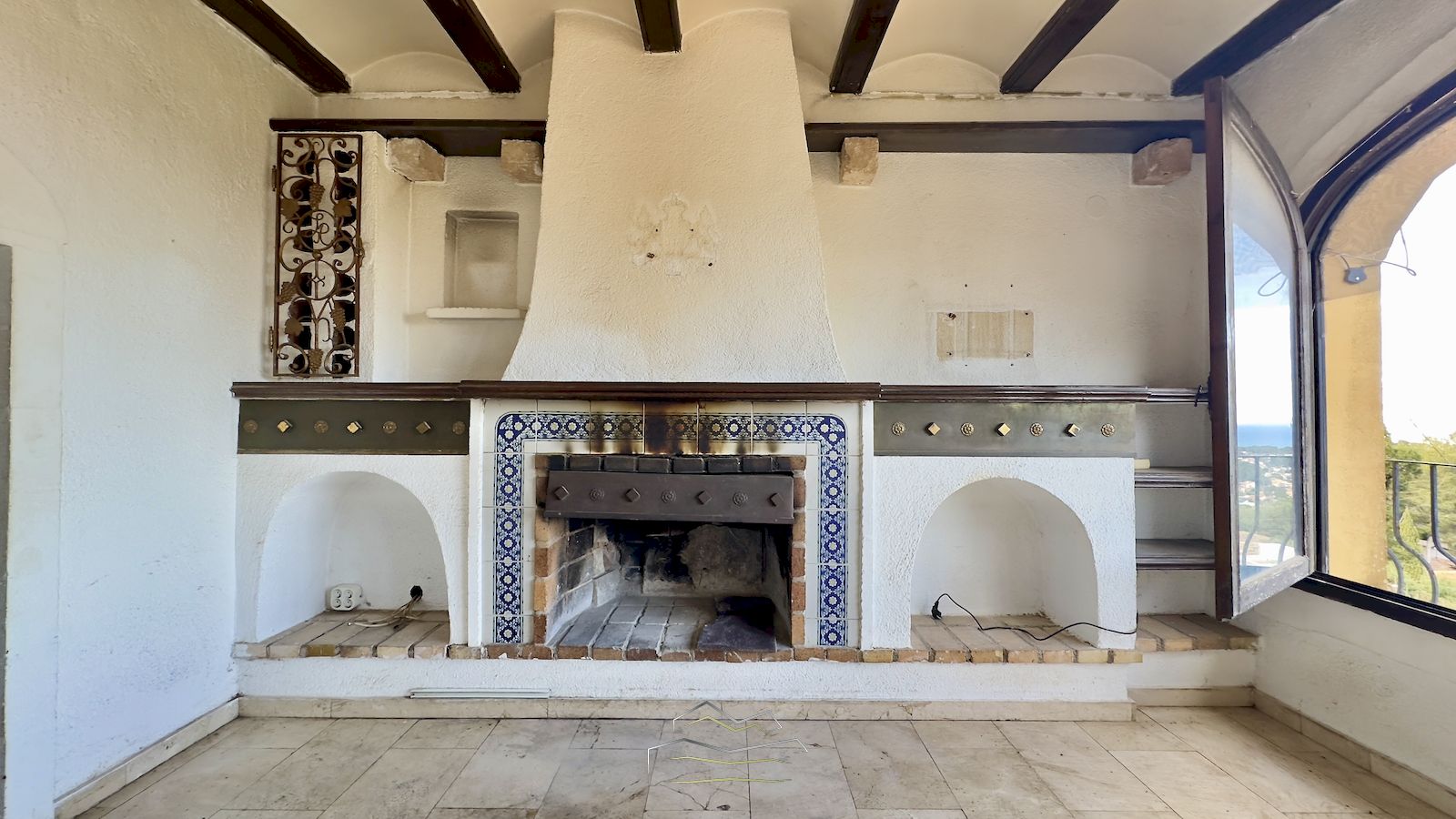 Villa te koop om te renoveren met zeezicht in Javea