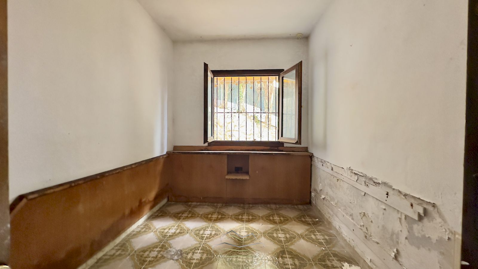Villa te koop om te renoveren met zeezicht in Javea