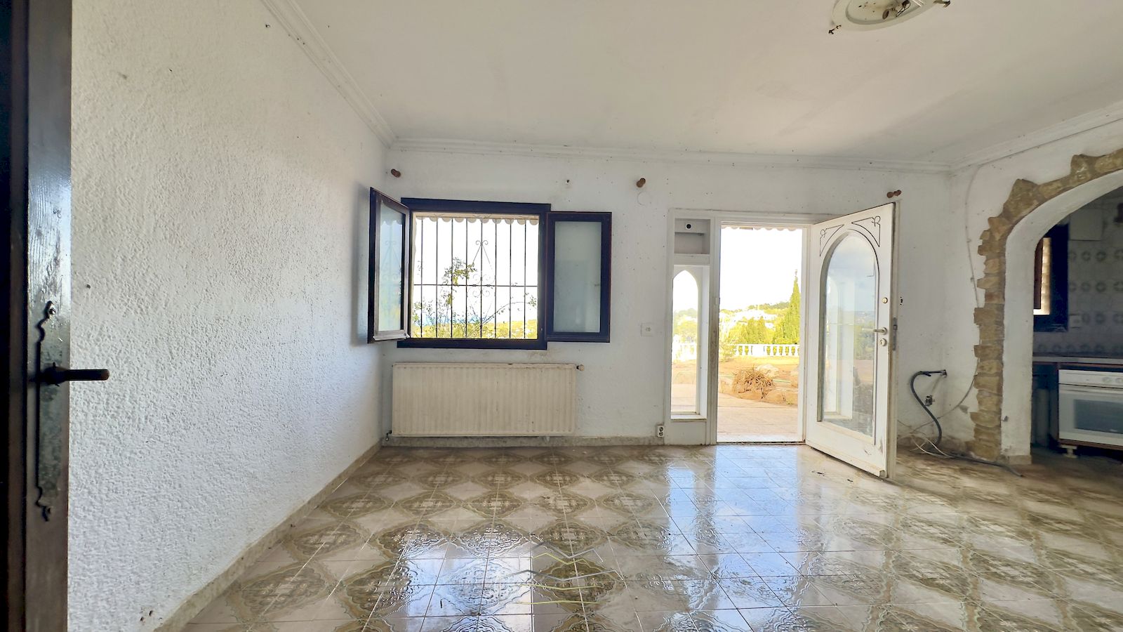 Villa te koop om te renoveren met zeezicht in Javea