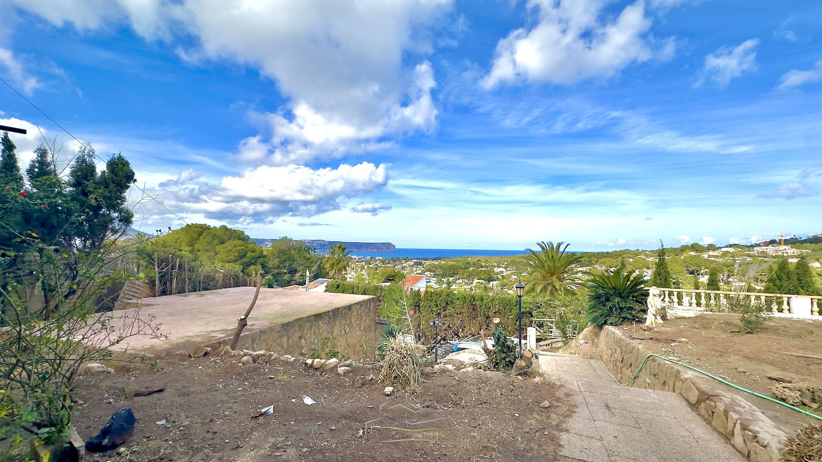 Villa te koop om te renoveren met zeezicht in Javea