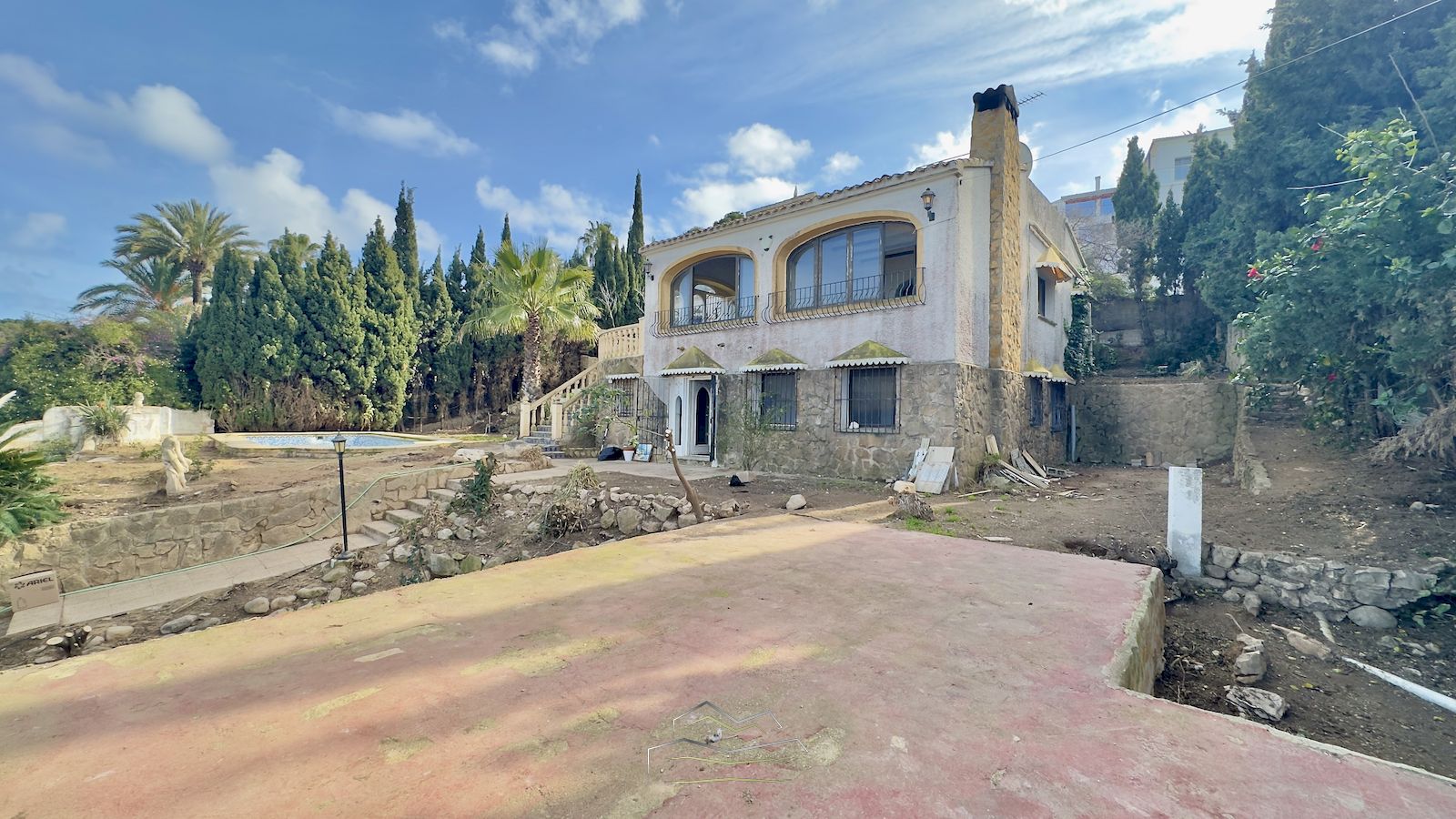 Villa te koop om te renoveren met zeezicht in Javea