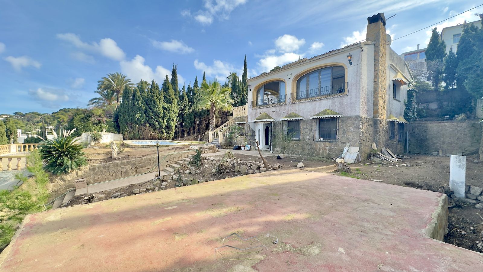 Villa te koop om te renoveren met zeezicht in Javea