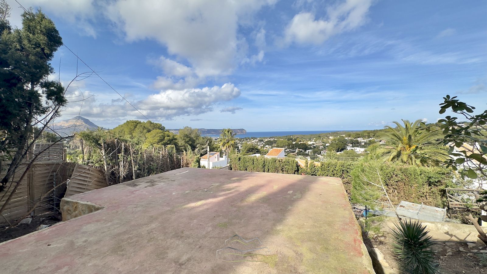 Villa te koop om te renoveren met zeezicht in Javea