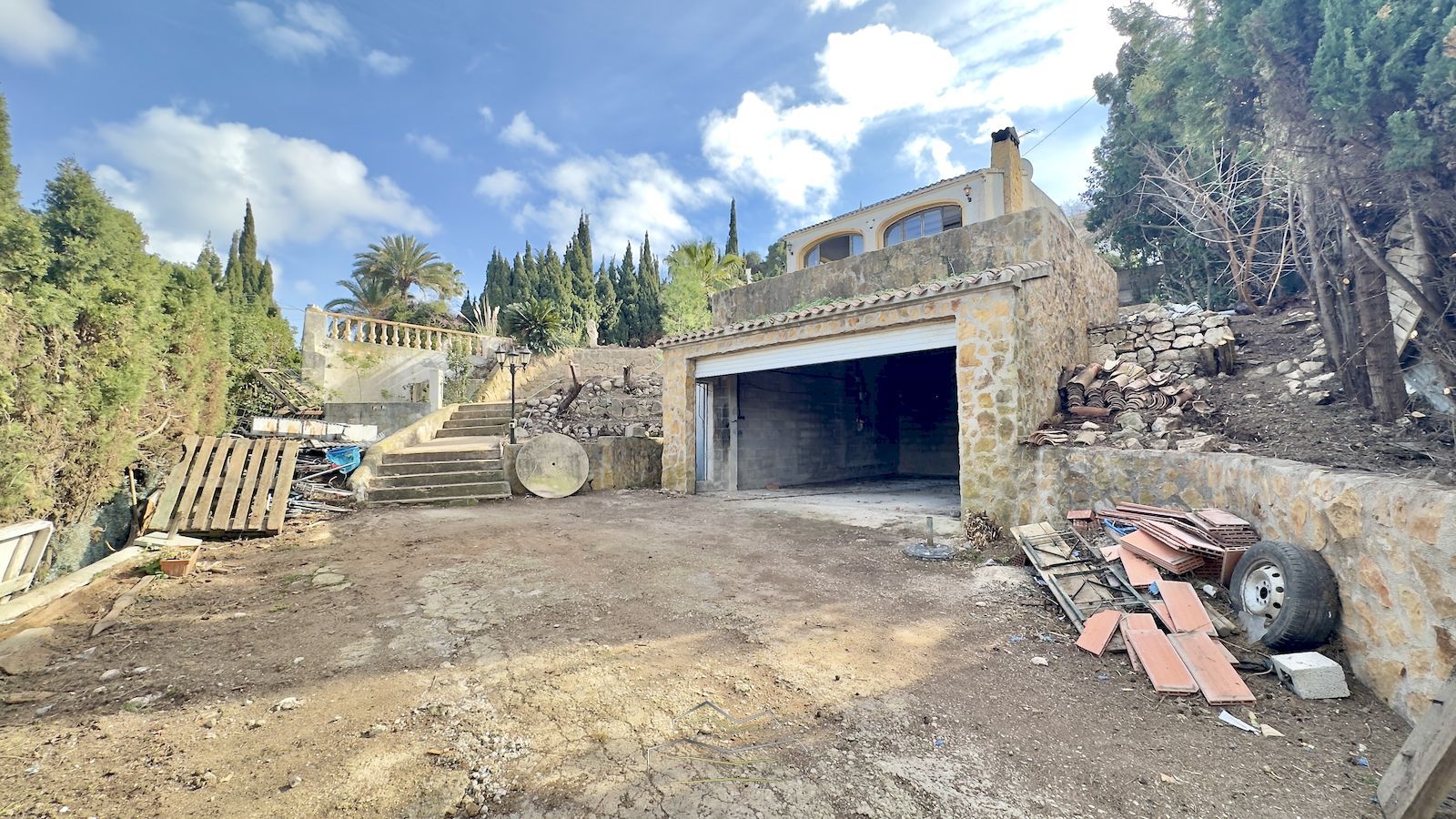 Villa te koop om te renoveren met zeezicht in Javea