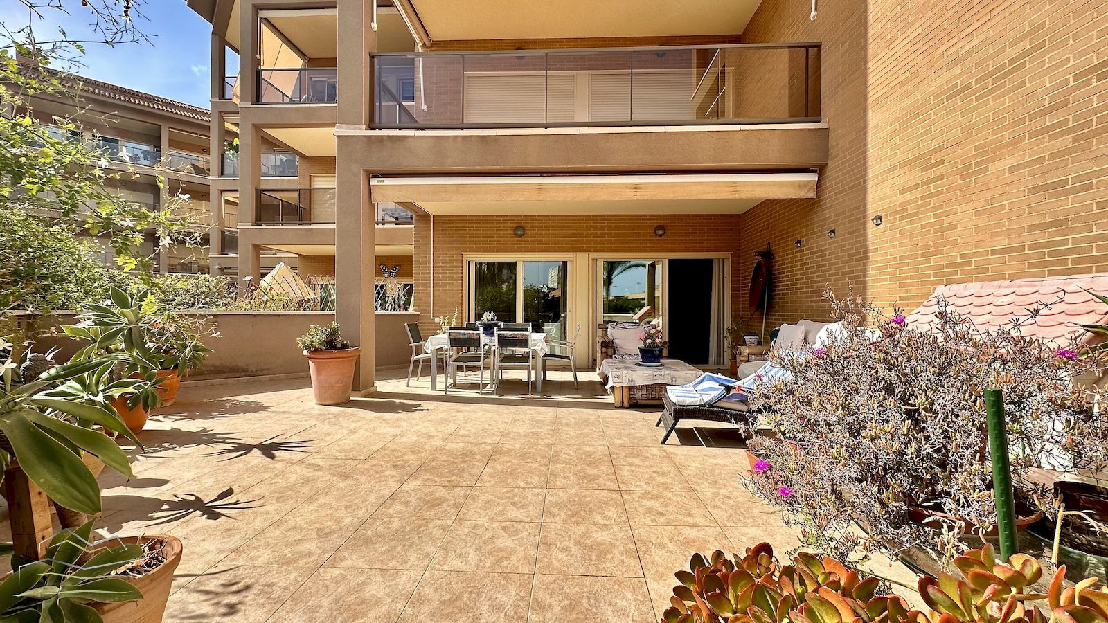 Appartement te koop in de voorkant van het Arenal strand in Javea