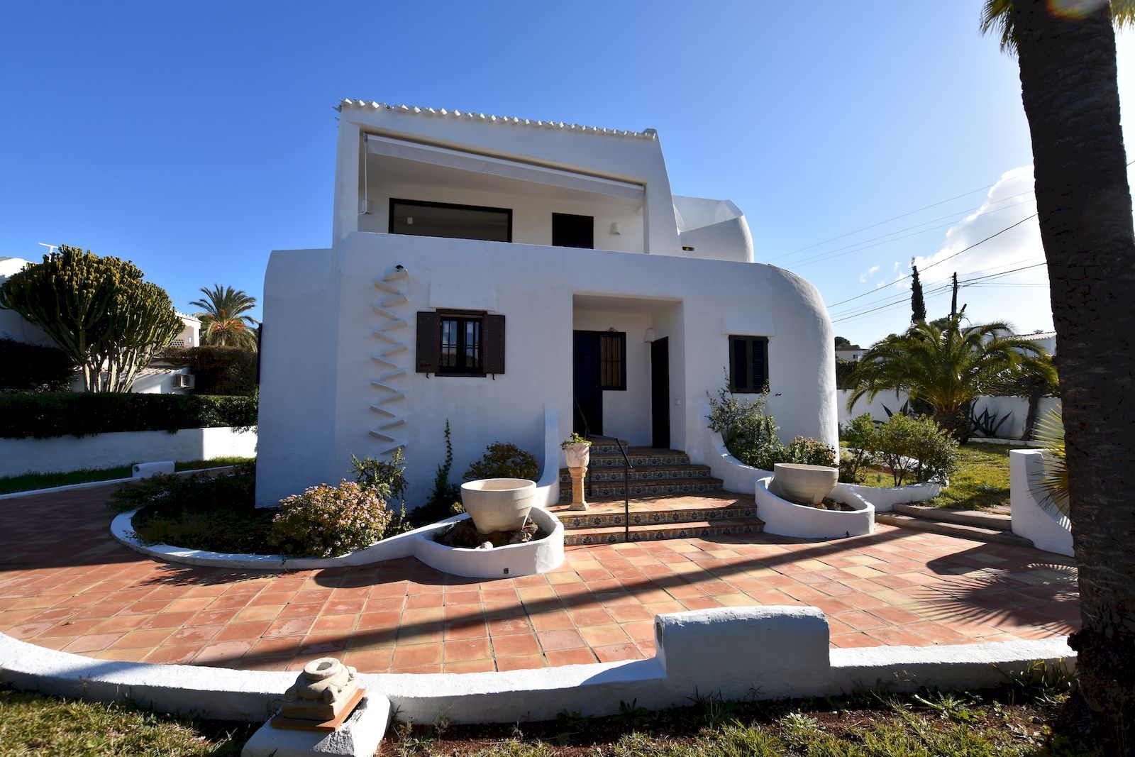 Villa zeer dicht bij de zee te koop in Cala Blanca-Javea Costa Blanca