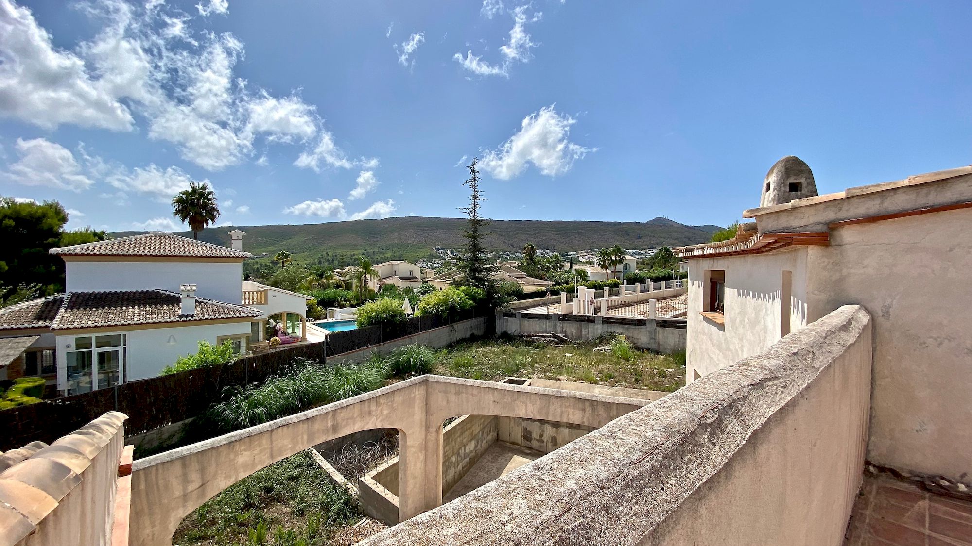 Ibiza stijl villa te koop in Javea - Om het gebouw af te maken