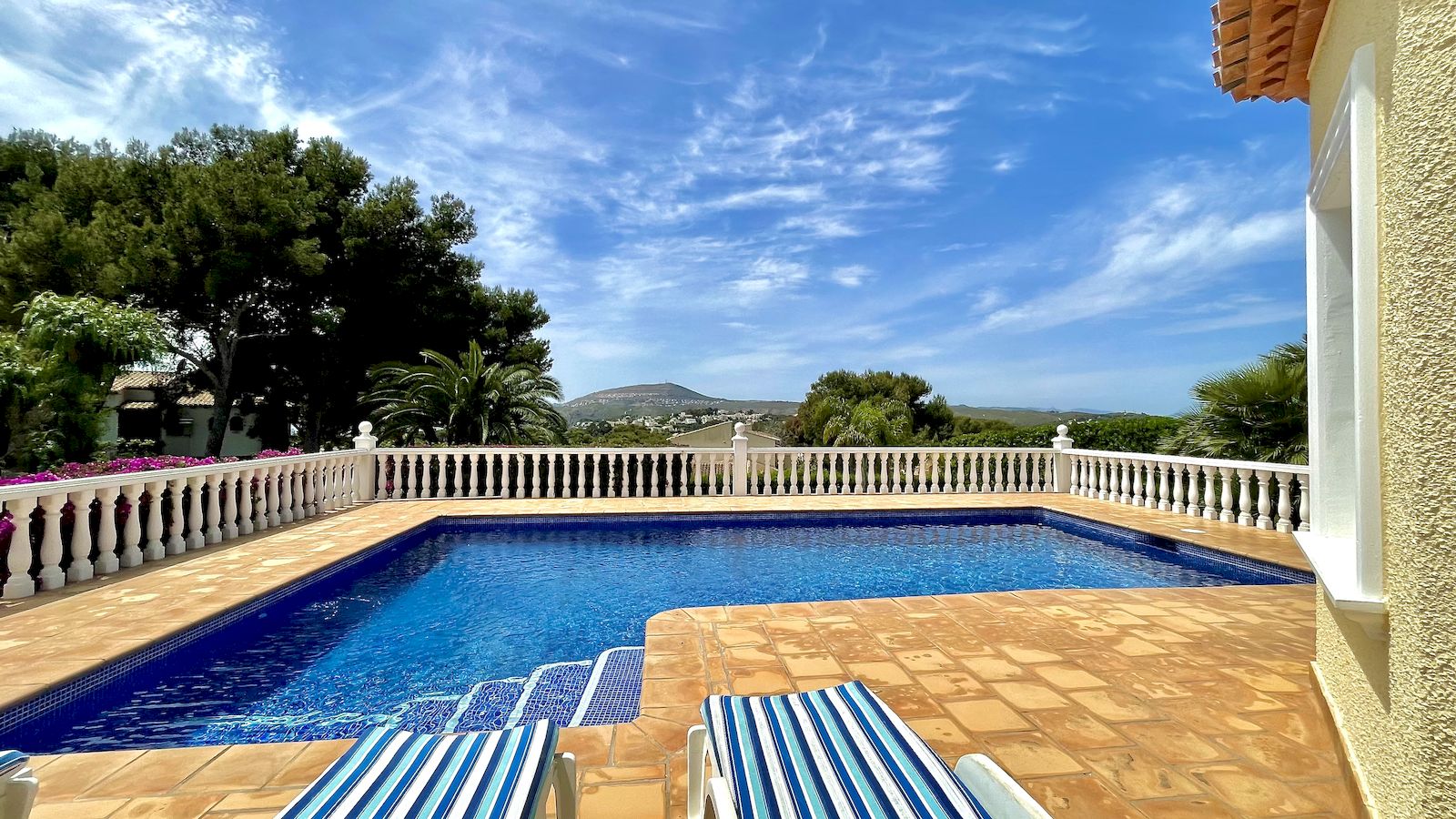 Villa te koop met Open Views in Balcon al Mar - Javea